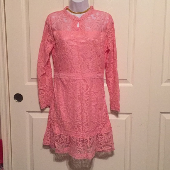 Sold  $59 new lace cocktail pink dress Medium - Picture 4 of 8